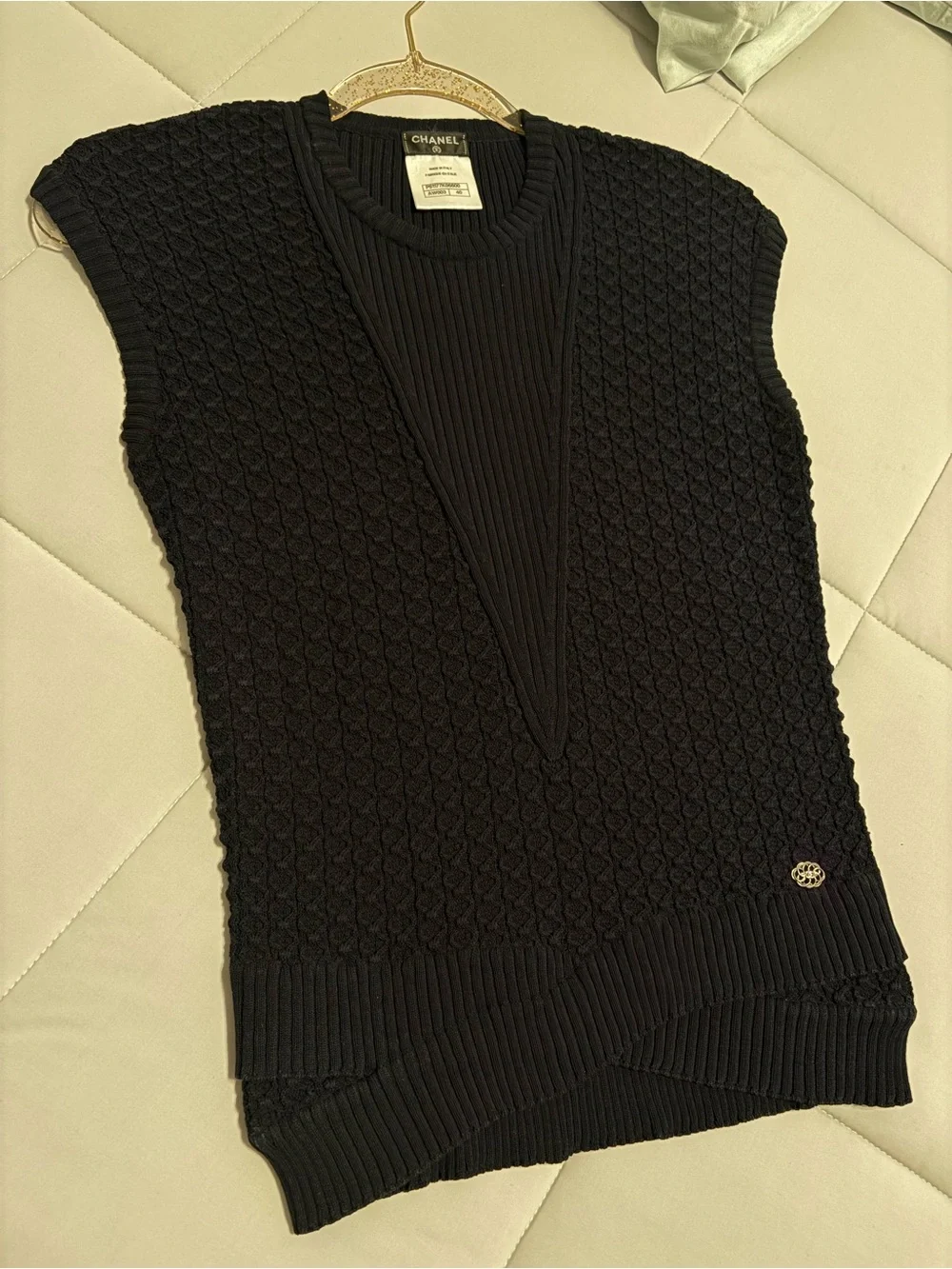 CHANEL Navy Textured Knit Crewneck Sleeveless Sweater Top